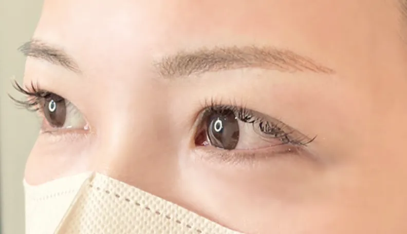 形を整え映える上がりストレート眉に改善しました。